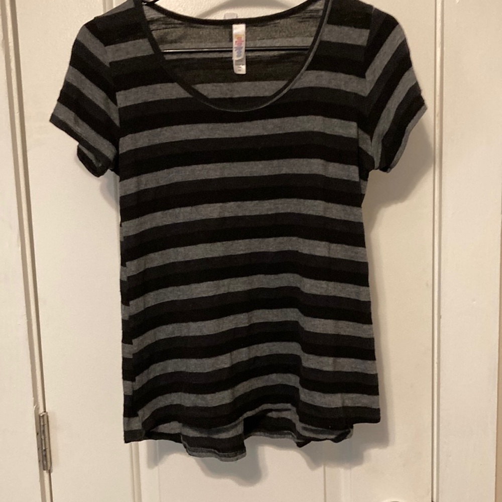 LuLaRoe t-shirt